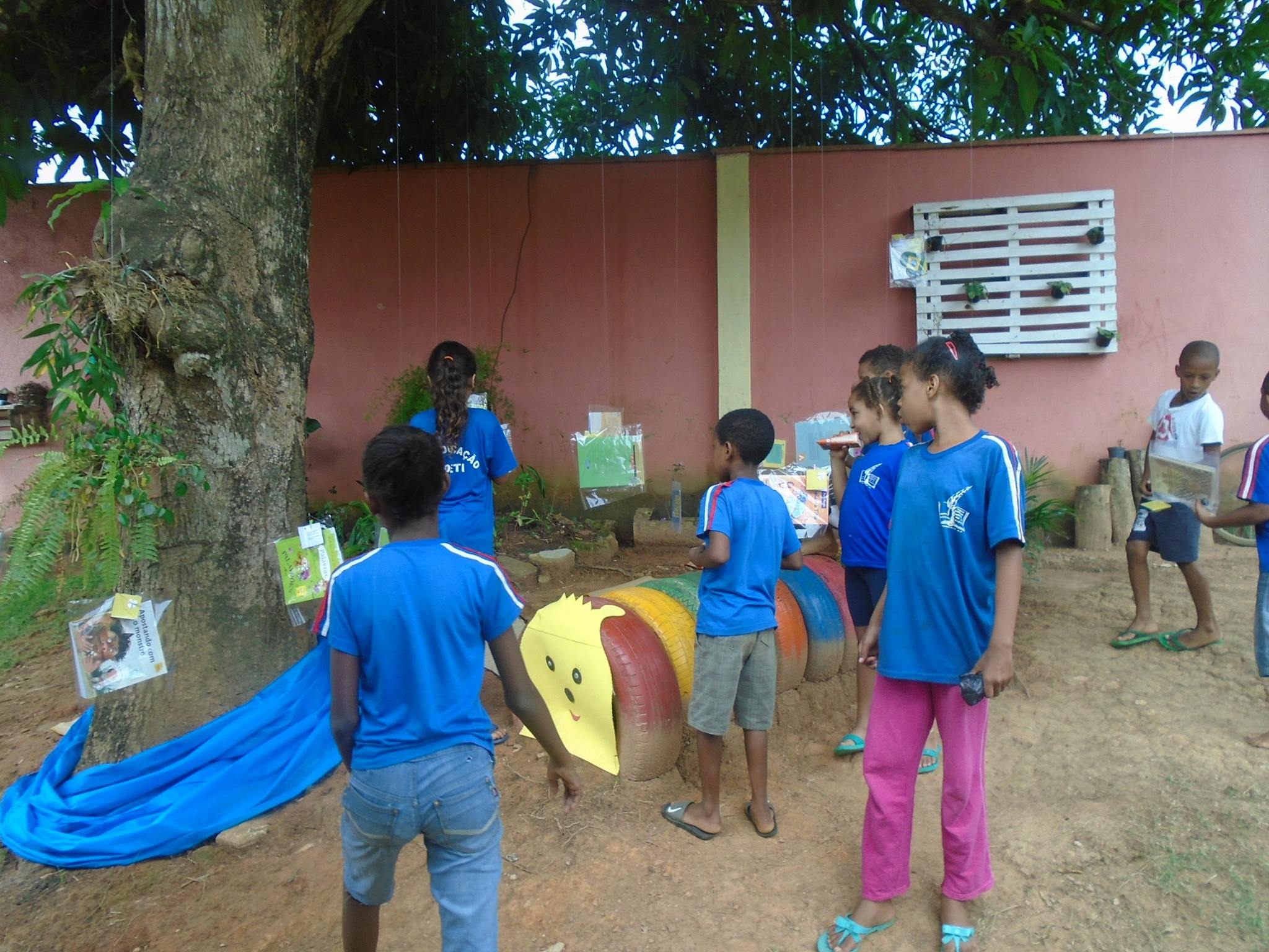 O caráter interdisciplinar das atividades possibilita o trabalho coletivo dos alunos. Foto: Arquivo da Escola