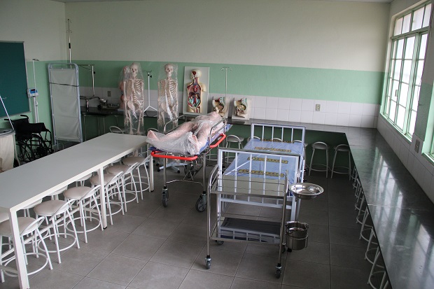 Os laboratórios de Enfermagem já estão montados nas três escolas. Foto: Elian Oliveira/ACS-SEE