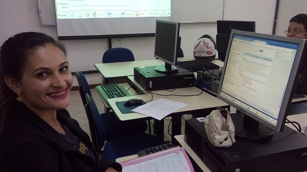 Professora Elisiana Silva Farias participou do curso de capacitação. Foto: SRE de Coronel Fabriciano