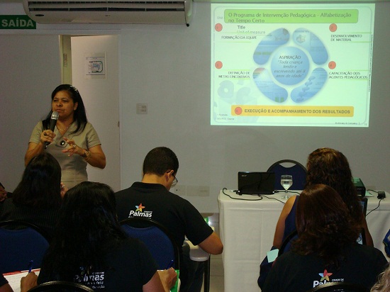 Subsecretária de Desenvolvimento da Educação Básica, Raquel Elizabete Souza Santos, apresentou alguns projetos da SEE. Foto: ACS SEE