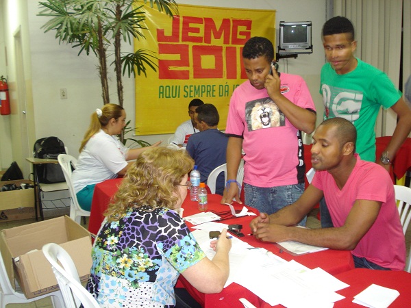 Credenciamento dos atletas marcaram as atividades na segunda-feira. Foto: Hudson Menezes