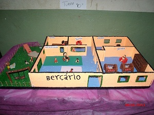 Na EE Professor Guerino Casassanta, estrutura das escolas que ofertam a educação infantil é representada em maquete. Foto: Arquivo da Escola