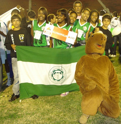 Estudantes e mascote fazem a festa na Cerimônia de Abertura dos Jemg. Foto: Hudson Menezes