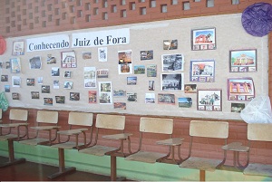 Cartaz apresenta as atrações turísiticas de Juiz de Fora. Foto: Hudson Menezes