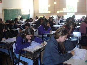 Alunos do IEMG se concentram na 1ª etapa das provas da Obmep. Foto: Geanine Nogueira ACS SEE