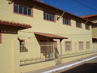 Fachada reformada da Escola Estadual Monsenhor Francisco Miguel Fernandes. Foto: Hudson Menezes ACS SEE