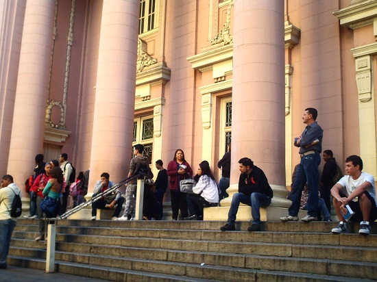Candidatos fazem as provas dos Exames Supletivos no Instituto de Educação de Minas Gerais, em Belo Horizonte. Foto: Geanine Nogueira - ACS/SEE