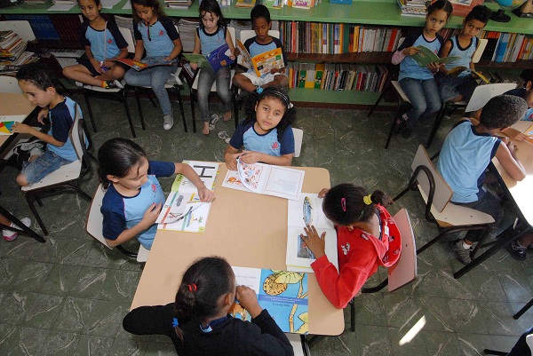 Na EE Olímpia a lietura está entre as atividades dos alunos. Foto: Geanine Nogueira ACS/SEE