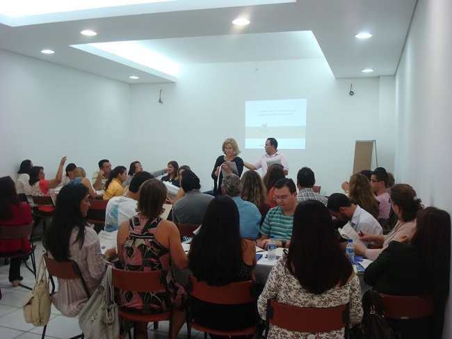 Educadores participam de oficinas durante o encontro. Foto: Geanine Nogueira ACS/SEE