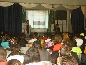 Alunos desenvolvem projetos com enfoque ambiental. Foto: Arquivo da Escola