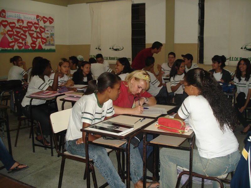 Estudantes da Escola Estadual Manoel Soares do Couto estudam em grupo. Foto: Arquivo da Escola
