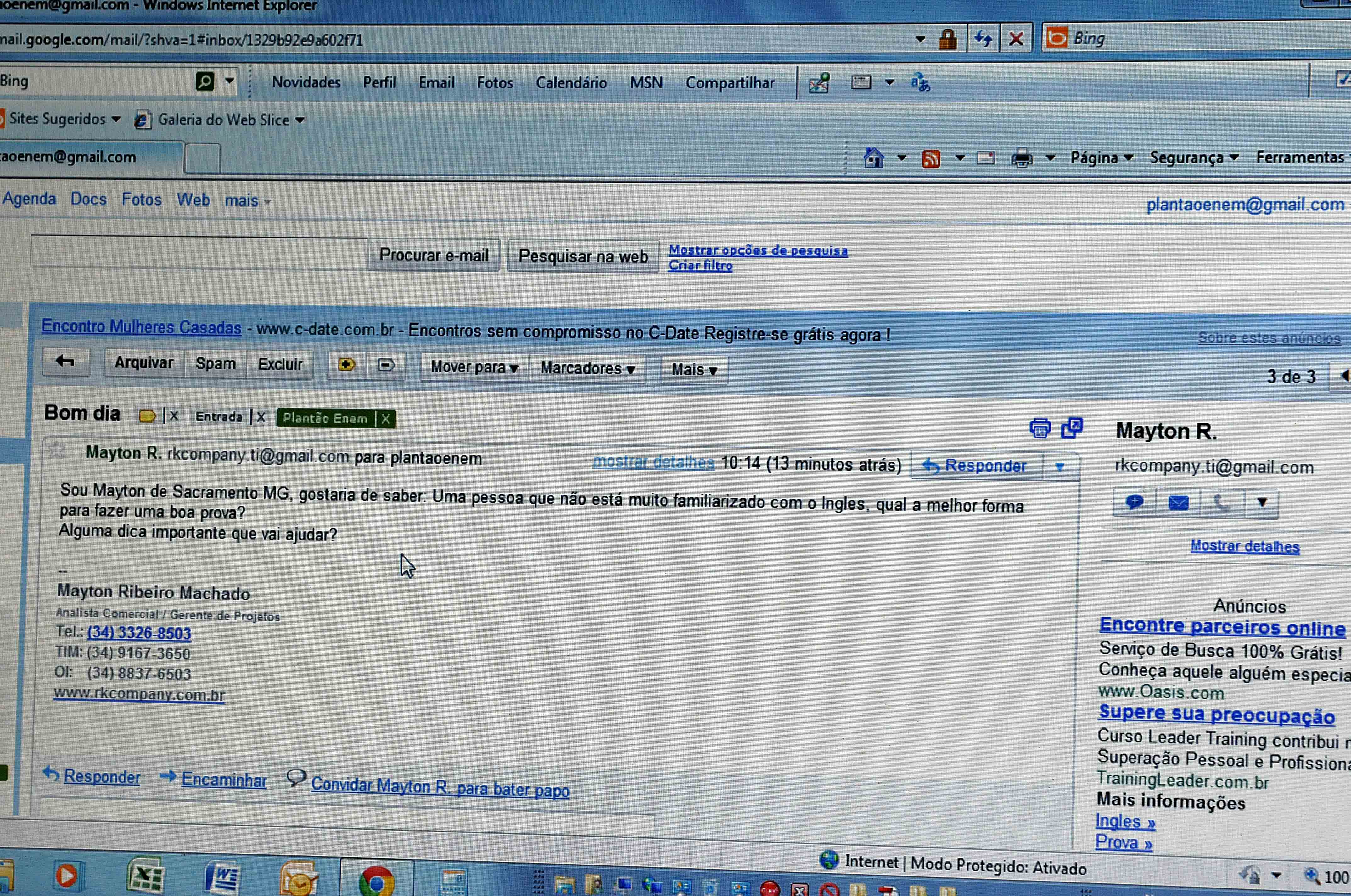 Estudante encaminha dúvida durante a exibição do programa. Foto: Carlos Alberto/SECOM