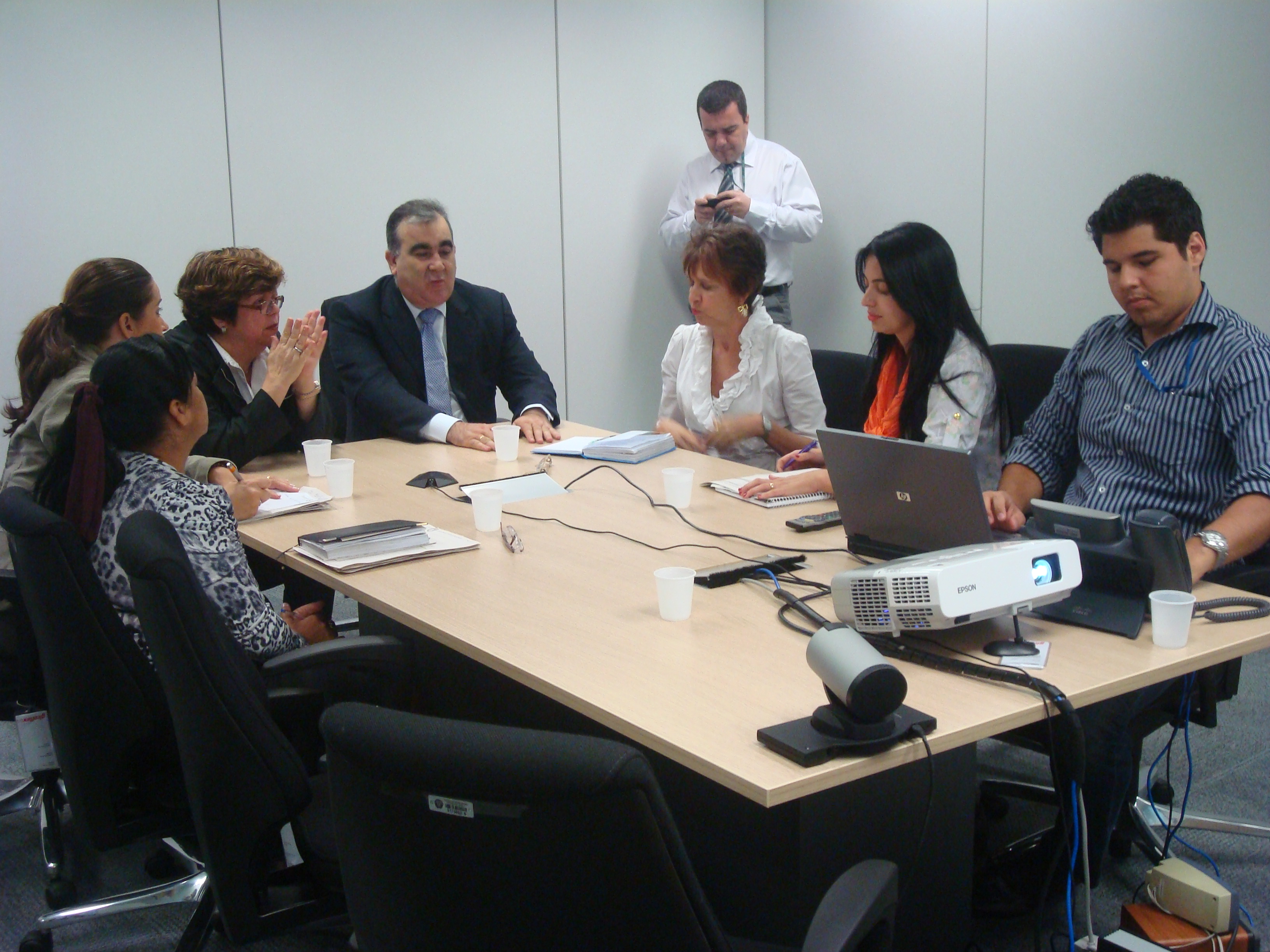 Secretária Ana Lúcia Gazzola acertou os detalhes do curso com o secretário Narcio Rodrigues. FOTO: Guilherme Brasil - ACS/SEE