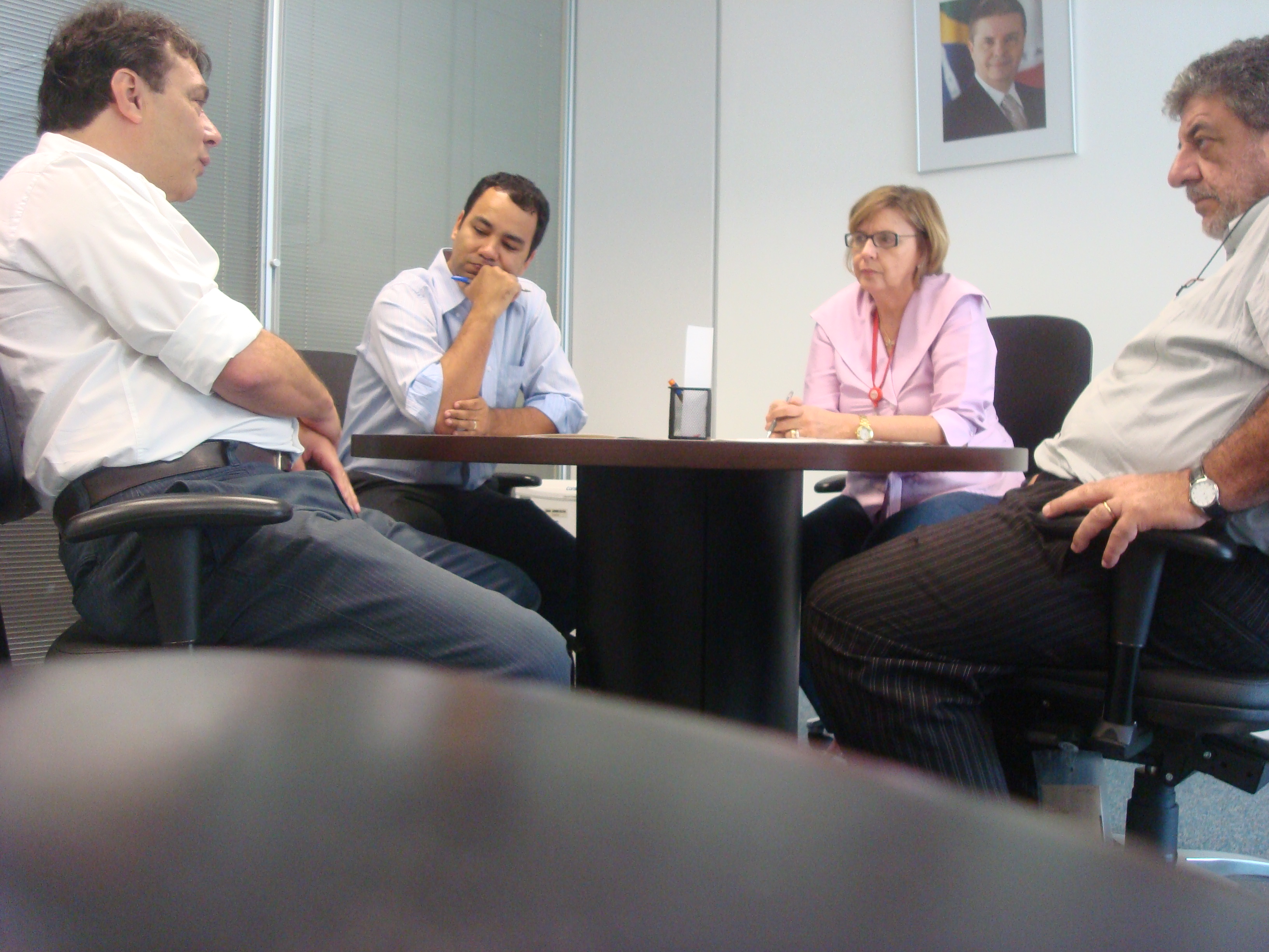 Reunião entre representantes da Secretaria e do Crisp. Foto: Guilherme Brasil/ACS