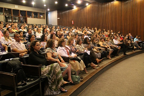Mais de 130 educadores estiveram presentes no lançamento da competição destinada a estudantes da rede pública. Foto: Hudson Menezes