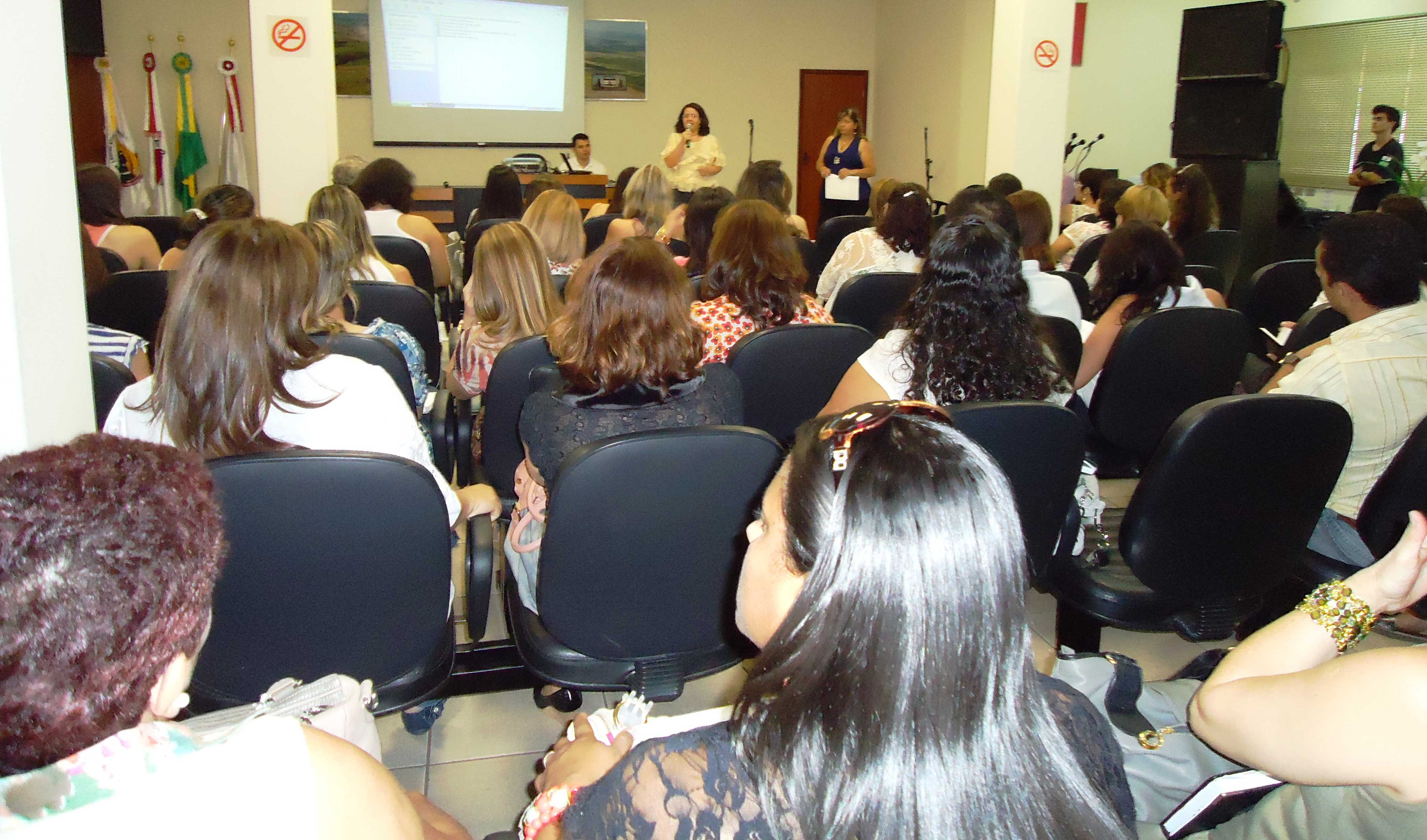 Educadores trocam experiências sobre gestão escolar em Monte Carmelo. Foto: Arquivo ACS/SEE