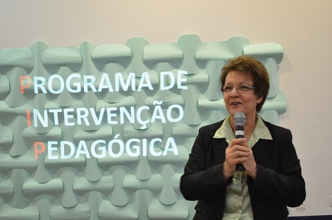 A superintendente de Desenvolvimento da Educação Infantil e Básica, Maria das Graças Pedrosa Bittencourt, esteve presente na abertura da capacitação. Foto: Célia Francisca/EE Pedro II