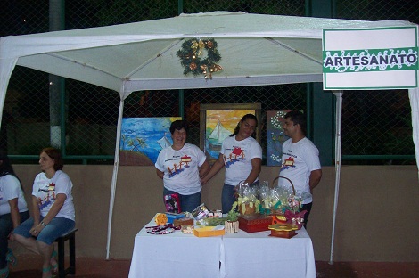 Na culminância do projeto, no início de dezembro, alunos apresentaram produtos de fabricação própria, oriundos das oficinas de culinária, horta doméstica e artesanato. Foto: Arquivo escola 