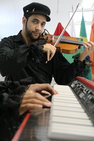 Professores de Arte fizeram uma apresentação musical durante a cerimônia de inauguração. Foto: Hudson Menezes ACS SEE