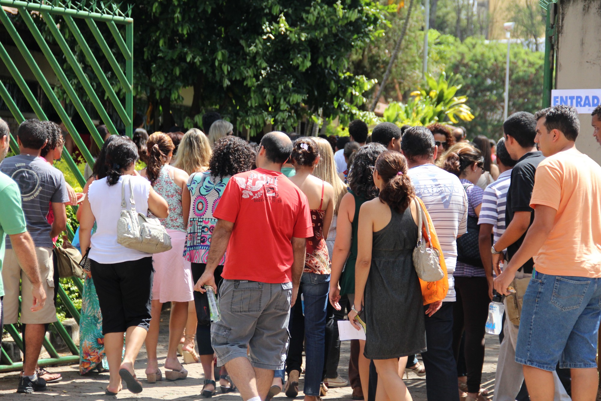04-03-12-entrada-dos-candidatos-da-tarde-da-ee-leon-renault-2