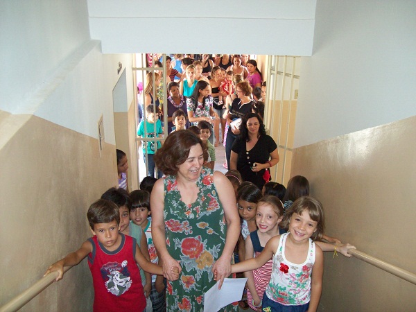 A professora de Matemática Carolina, também foi aluna Escola Estadual Joaquim Botelho, em Coromandel, no Alto Paranaíba. Foto: Arquivo da Escola
