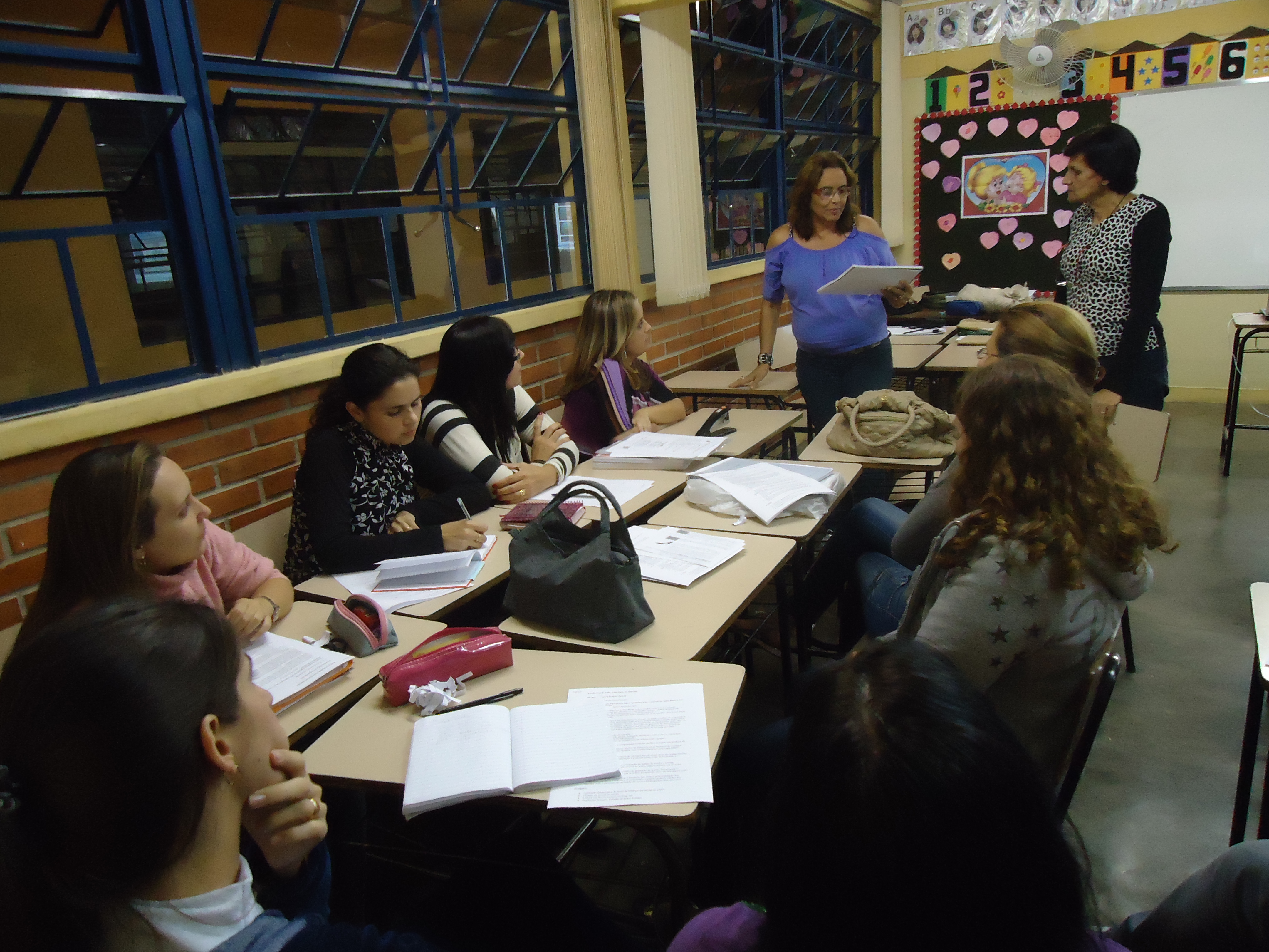 A Supervisora Pedagógica, Marita Graciano, tem entre suas atribuições auxiliar os professores e acompanhar os alunos. Foto: Arquivo Escola ACS/SEE