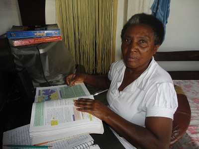 Maria das Dores Rosa, de 64 anos, busca se capacitar no curso técnico em secretaria escolar. Foto: Arquivo Pessoal
