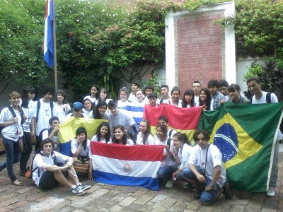 Após vencer concurso de redação, estudante da rede estadual participou de um intercâmbio no Paraguai. Foto: Arquivo Pessoal