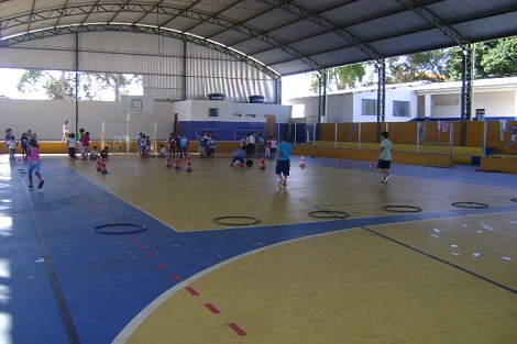 A quadra da EE de Douradinho foi construída durante a obra. Foto: Arquivo da Escola 