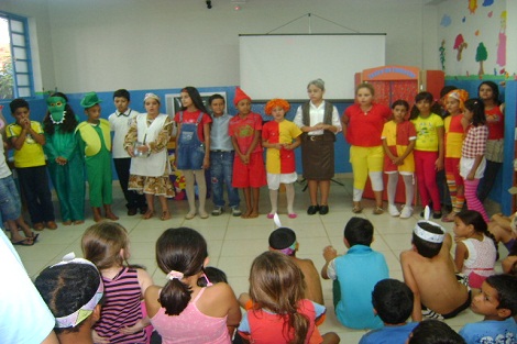 Com teatro, escola omplenta prática pedagógica na escola. Foto: Arquivo da Escola
