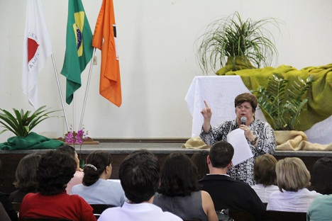 Visita a Divinópolis: a secretária em reunião de trabalho com os 134 diretores de escolas estaduais da região. Foto: Bárbara Camargo