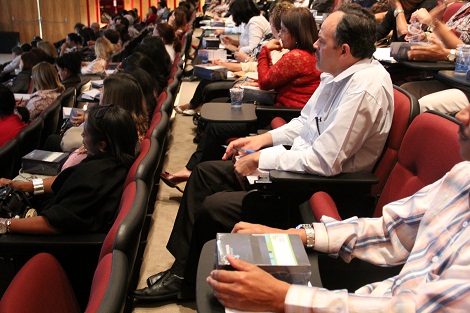 Durante encontro, gestores receberam Kits do Canal Minas Saúde. Foto: Geanine Nogueira