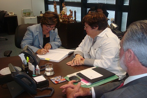 Rosane Elisa está à frente da Superintendência que é responsável pelo acompanhamento de 45 escolas da rede estadual de ensino. Foto: Hudson Menezes ACS SEE