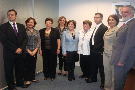 Ocorreu na manhã desta quarta-feira, a cerimônia de posse da diretora da SRE de São Sebastião do Paraíso (de azul, ao centro). Foto: Hudson Menezes ACS SEE