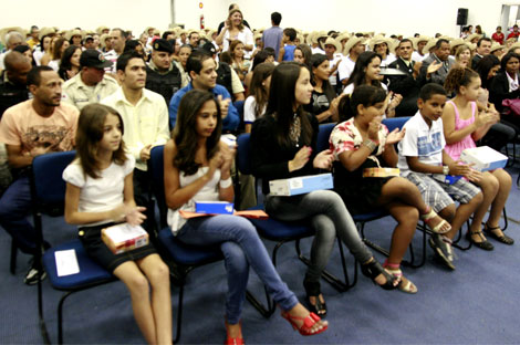 Estudantes receberam premiação na abertura da SuperAgro 2012. Foto: Luiz Navarro/ACSSEE