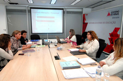 Representantes do Governo de Minas expõem detalhes da nova proposta para concessão de afastamento em férias-prêmio para os servidores da educação. Foto: Renato Cobucci/Imprensa