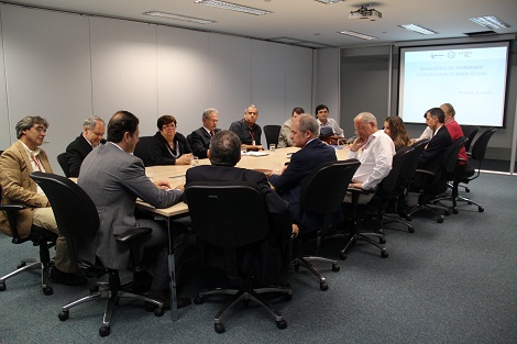 Representantes de vários órgãos do Governo de Minas se reunem para ação intersetorial. Foto: Hudson Menezes