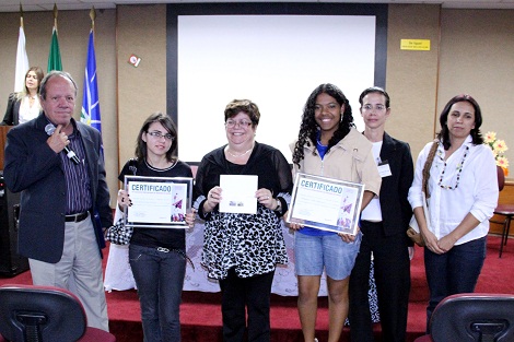 Alunas da mesma escola se destacam em concursos de redação e são homenageadas na Superintendência de Uberlândia. Foto: Amanda Lelis