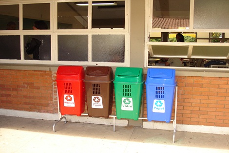Na Escola Estadual Professor Antônio Rodrigues de Oliveira, os alunos realizama coleta seletiva. Foto: Arquivo da Escola