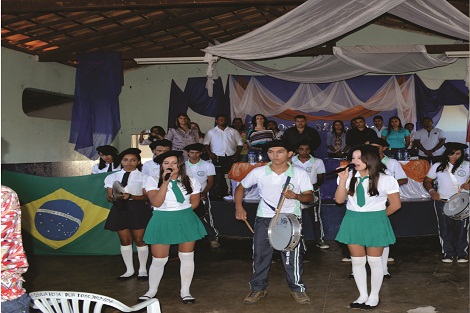 Alunos de escola estadual e municipal apresentam hábitos culturais da região na abertura do encontro. Foto: Arquivo da SRE
