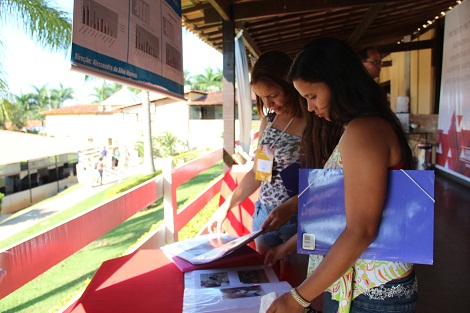 Educadores que participarão da iniciativa em 2013 tiveram a oportunidade de conhecer os trabalhos desenvolvidos pelas escolas que já atuam no projeto. Foto: Geanine Nogueira ACS/SEE