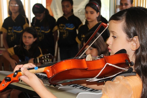 Abertura da reunião foi feita pelos alunos da Escola Estadual Bueno Brandão. Foto: Geanine Nogueira ACS SEE