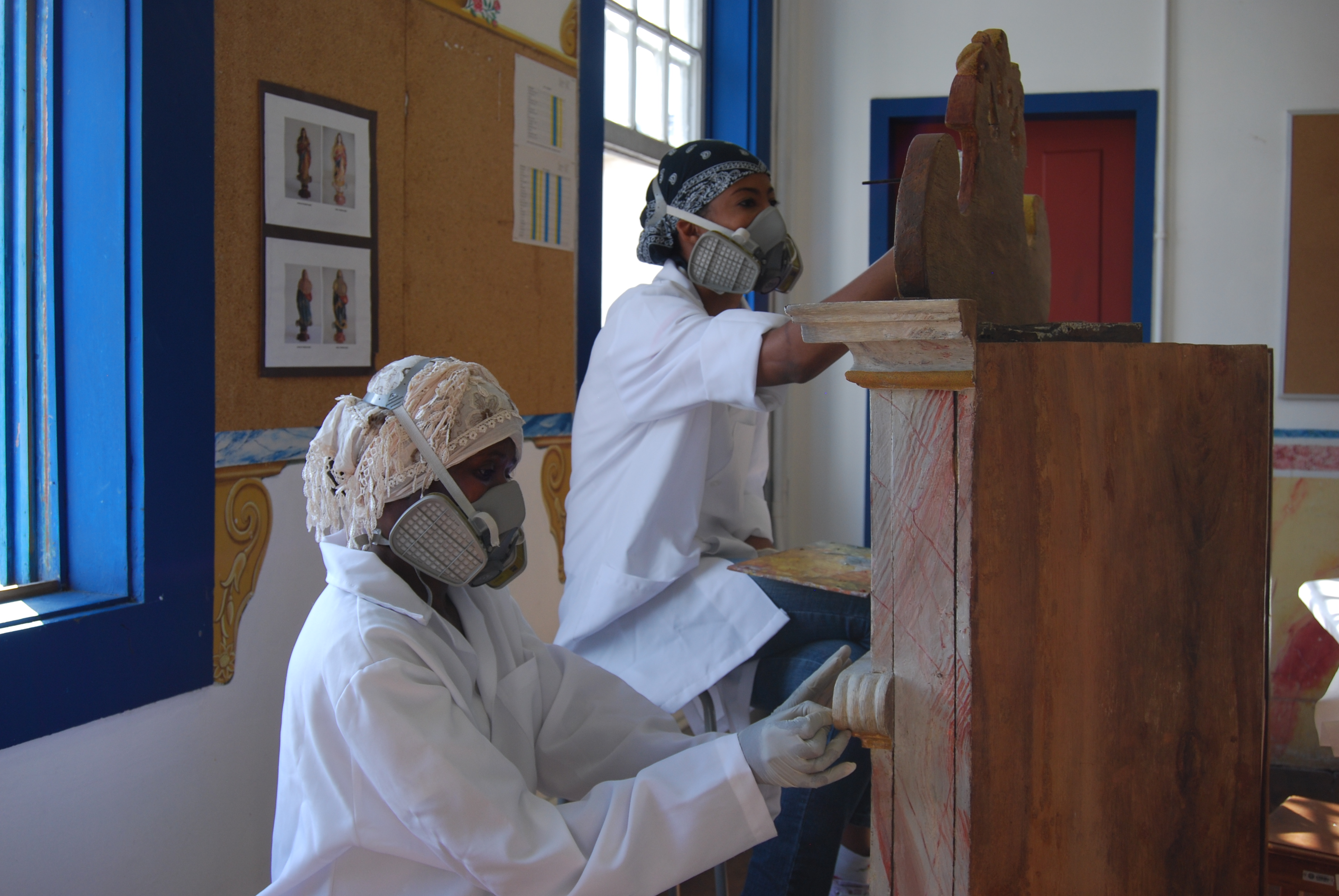 Alunos do Núcleo de Conservação e Restauração da Fundação de Arte de Ouro Preto, uma das insituições credenciadas na última do Programa de Educação Profissionalizante. Foto: Flávia Soares/ Ascom FAOP