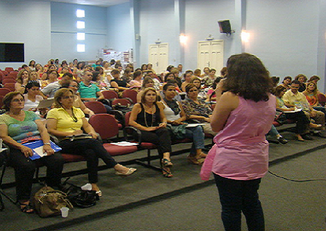 Noventa e quatro servidores que coordenam o Sistema Mineiro de Avaliação da Educação Pública (Simave) nas Superintendências se reuniram na Escola Estadual Maurício Gurgel, de Belo Horizonte, para capacitação. Foto: Bárbara Camargo ACS SEE
