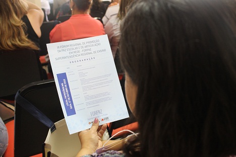 Neste Fórum da Paz, educadores avaliam também discussões e resultados da participação. Representantes das SREs de Unaí, Paracatu, Patos de Minas, Monte Carmelo, Uberlândia, Uberaba e Ituiutaba estão presentes. Foto: Geanine Nogueira ACS/SEE