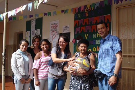 Famílias foram contempladas com cestas básicas em evento organizado pela escola. Foto: Arquivo da Escola