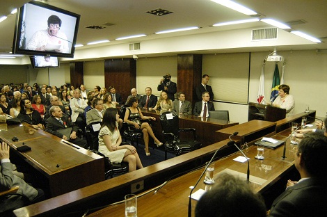 Em seu discurso, Ana Lúcia Gazzola ressaltou a importância do Ministério Público para a promoção da justiça e da defesa da democracia.Foto: Marco Evangelista