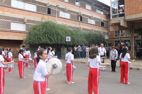 Fanfarra da EE Francisco Firmino de Matos, em Contagem, encantou os servidores da Metropolitana B. Foto: Geanine Nogueira ACS/SEE