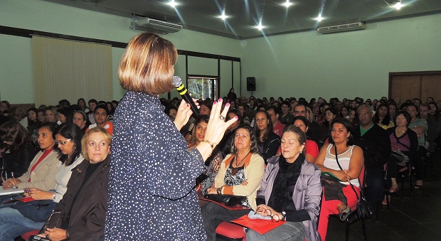Capacitação, que envolveu educadores do 9º ano do Ensino Fundamental, focou na prática. Foto: SRE Metropolitana B