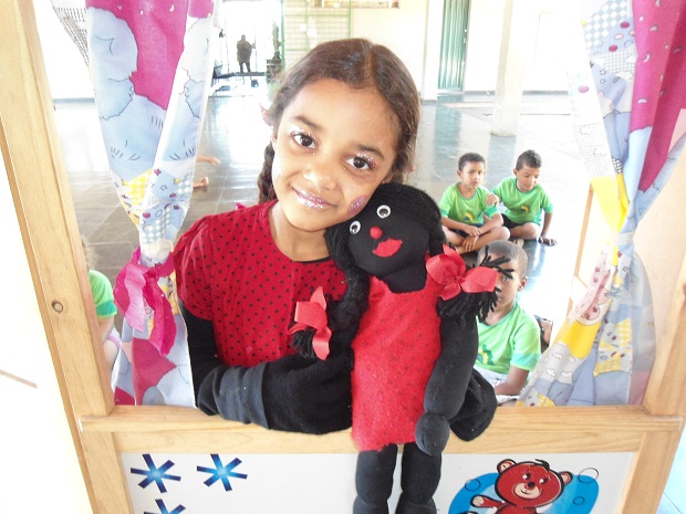 Como culminância do trabalho com o livro, alunos fazem uma grande festa na Escola Estadual Professor Wilson de Melo Guimarães. Foto: Arquivo Escola 